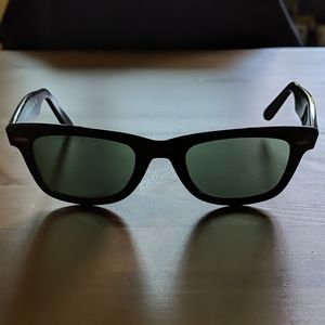 Ray-Ban black wayfarer sunglasses